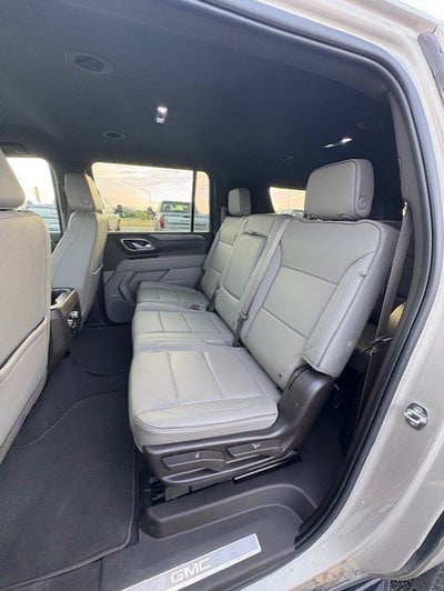 2022 GMC Yukon XL SLT
