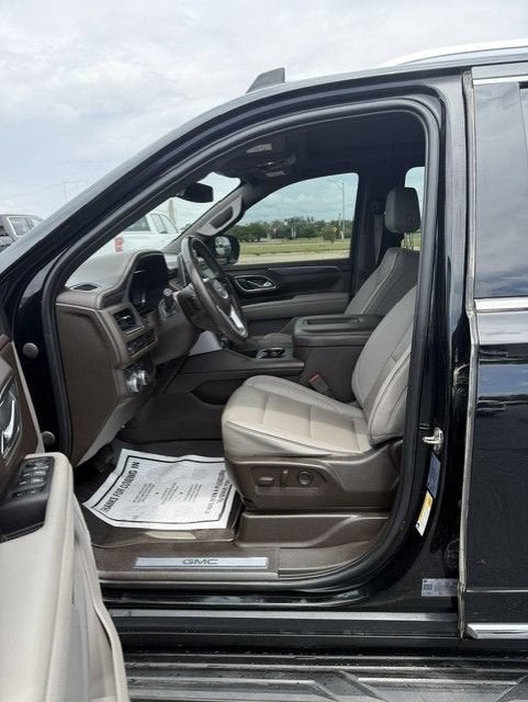 2023 GMC Yukon XL SLT
